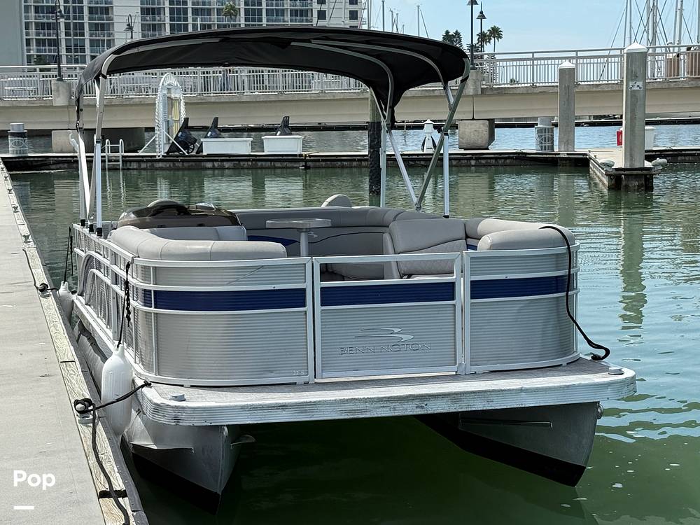 Slide: The Image of Bennington S22 SS Rear Fish 2023 - 15287709