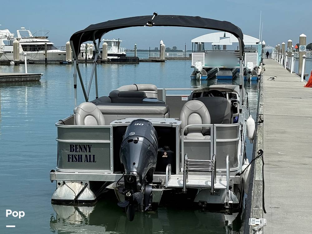 Slide: The Image of Bennington S22 SS Rear Fish 2023 - 15287717