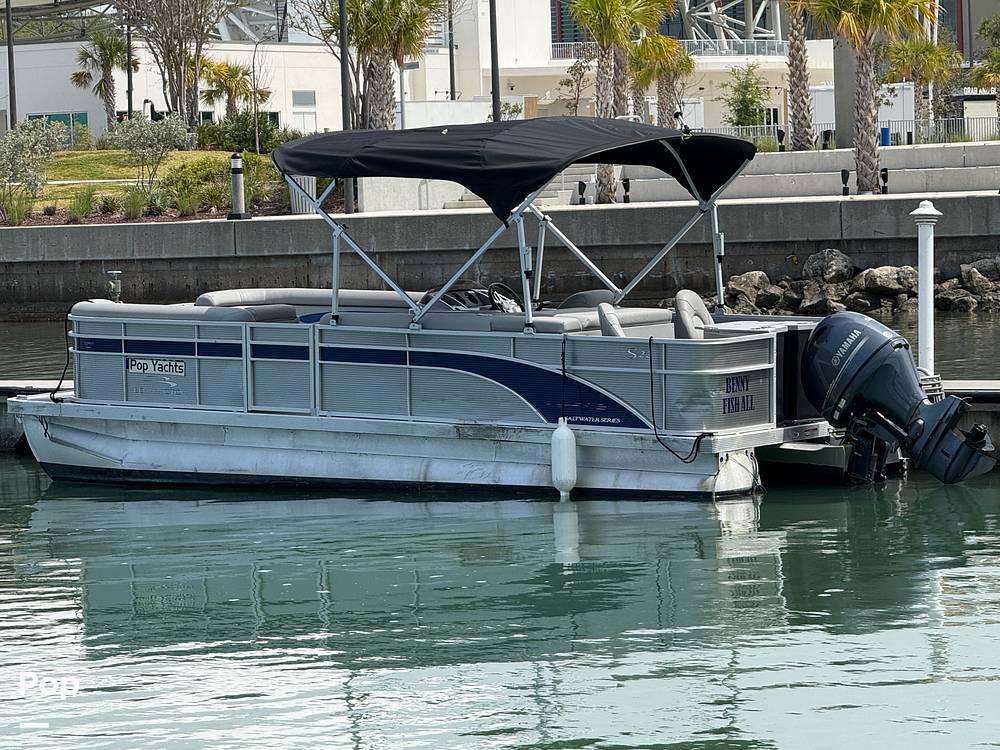 Slide: The Image of Bennington S22 SS Rear Fish 2023 - 15287719