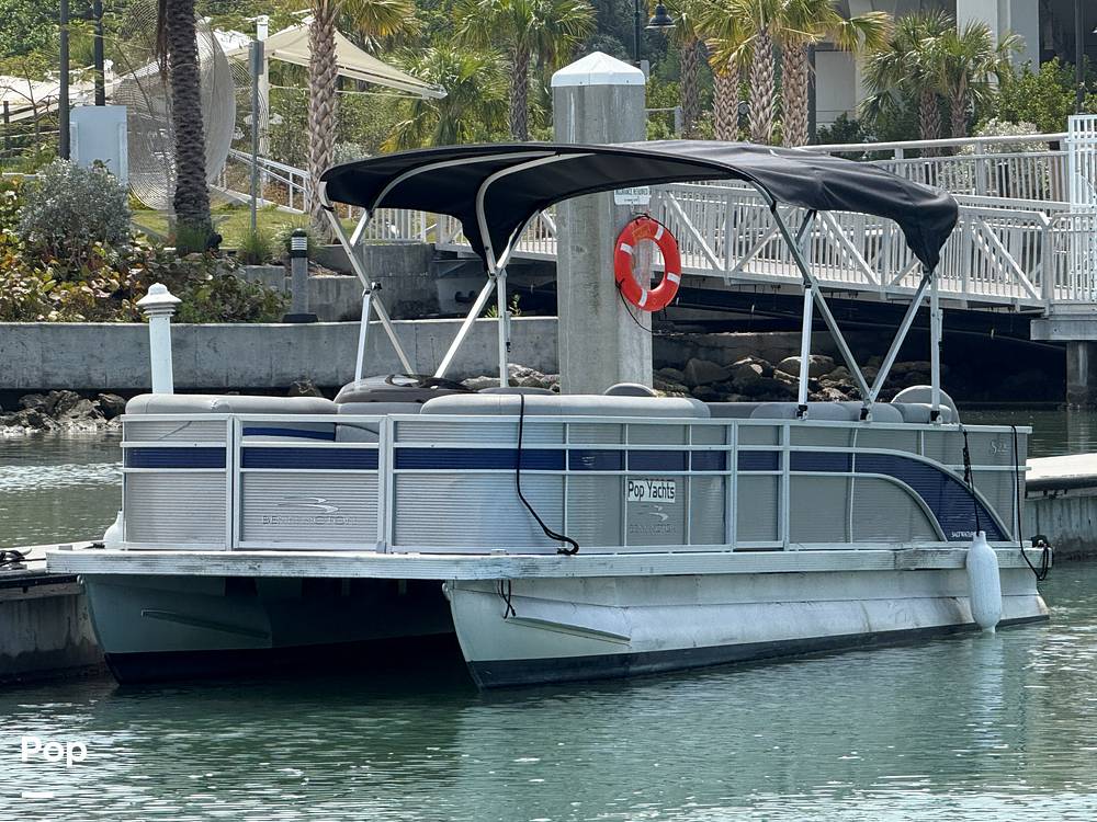 Slide: The Image of Bennington S22 SS Rear Fish 2023 - 15287724