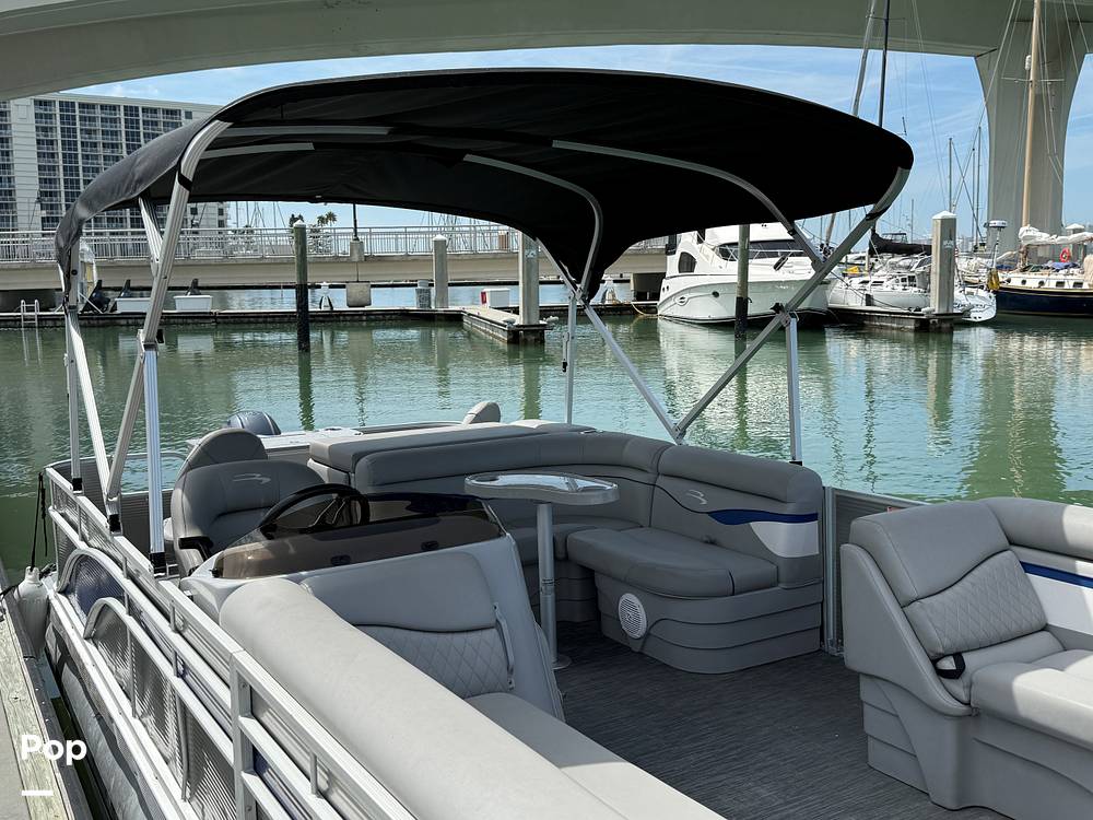 Slide: The Image of Bennington S22 SS Rear Fish 2023 - 15287725