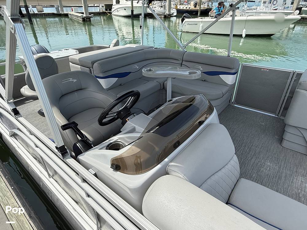 Slide: The Image of Bennington S22 SS Rear Fish 2023 - 15287727