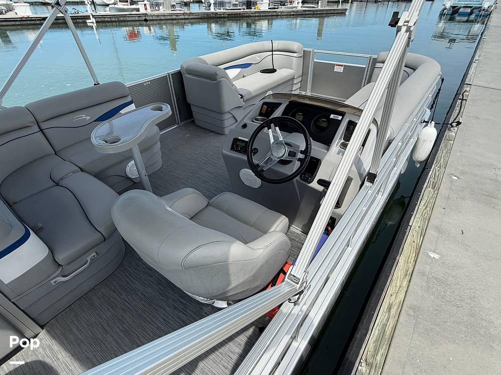 Slide: The Image of Bennington S22 SS Rear Fish 2023 - 15287729