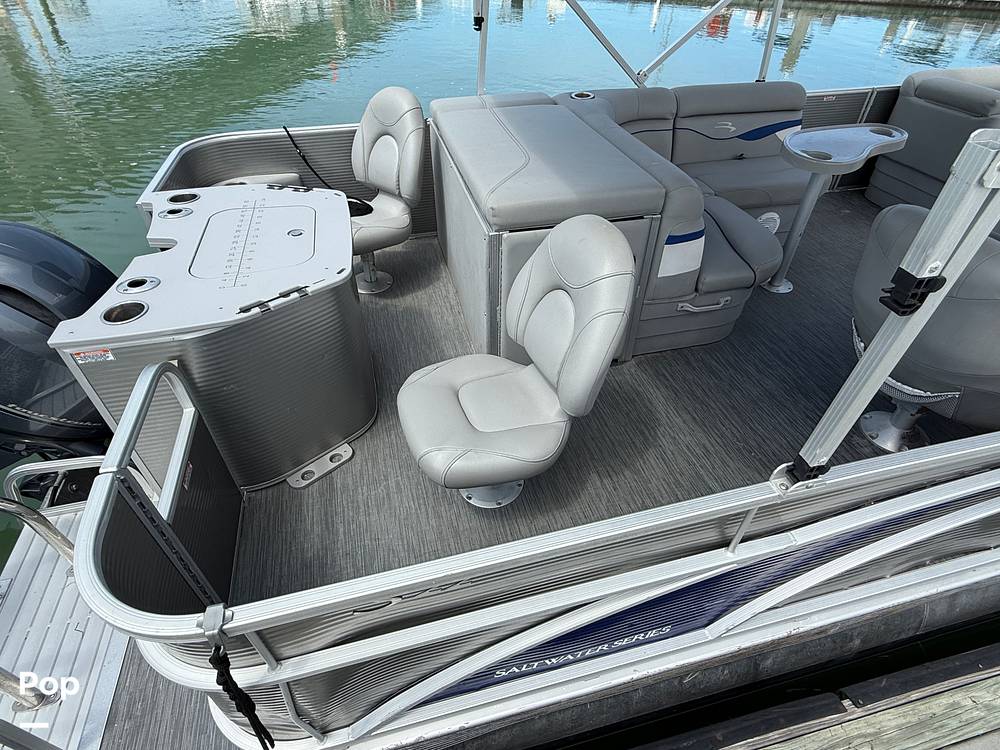 Slide: The Image of Bennington S22 SS Rear Fish 2023 - 15287730