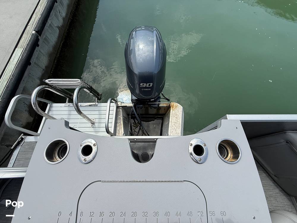 Slide: The Image of Bennington S22 SS Rear Fish 2023 - 15287732