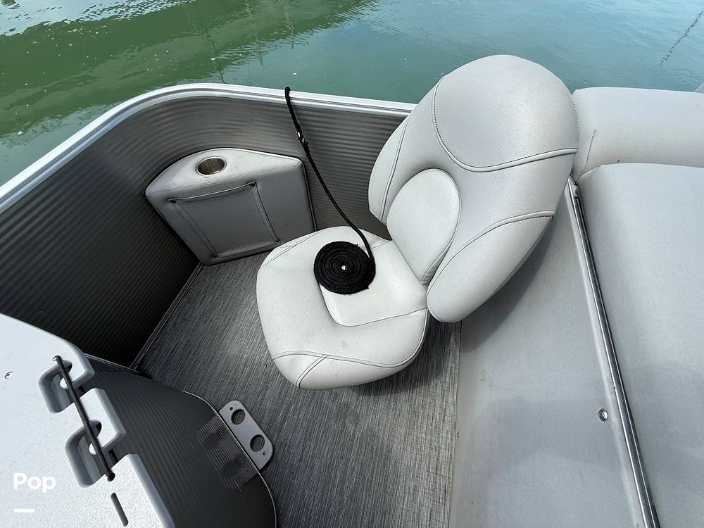 Slide: The Image of Bennington S22 SS Rear Fish 2023 - 15287733