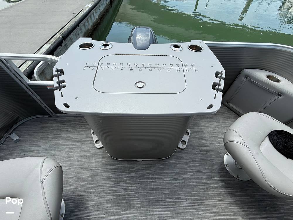 Slide: The Image of Bennington S22 SS Rear Fish 2023 - 15287734