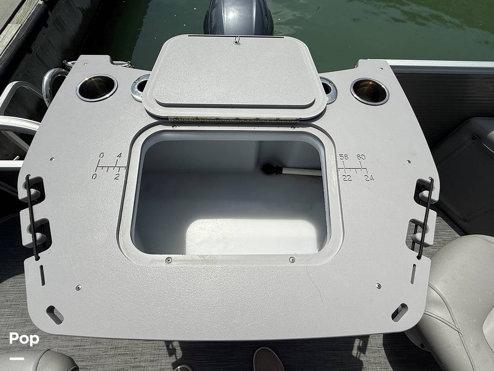 Slide: The Image of Bennington S22 SS Rear Fish 2023 - 15287735