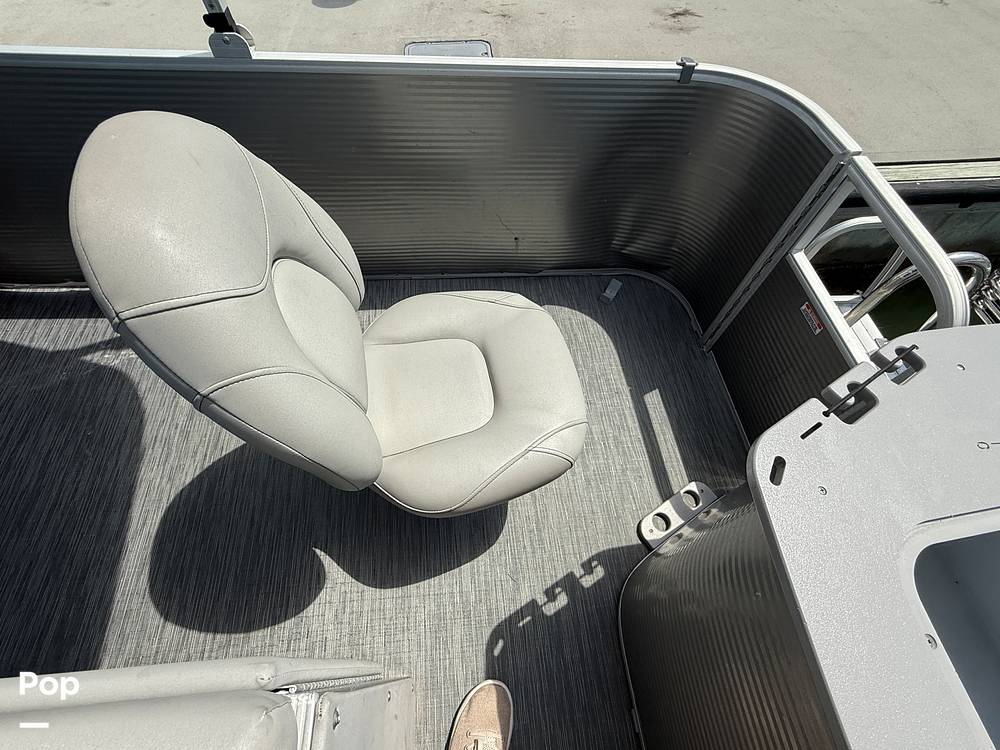 Slide: The Image of Bennington S22 SS Rear Fish 2023 - 15287736