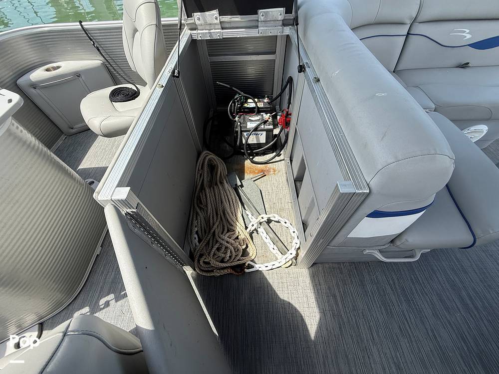 Slide: The Image of Bennington S22 SS Rear Fish 2023 - 15287895