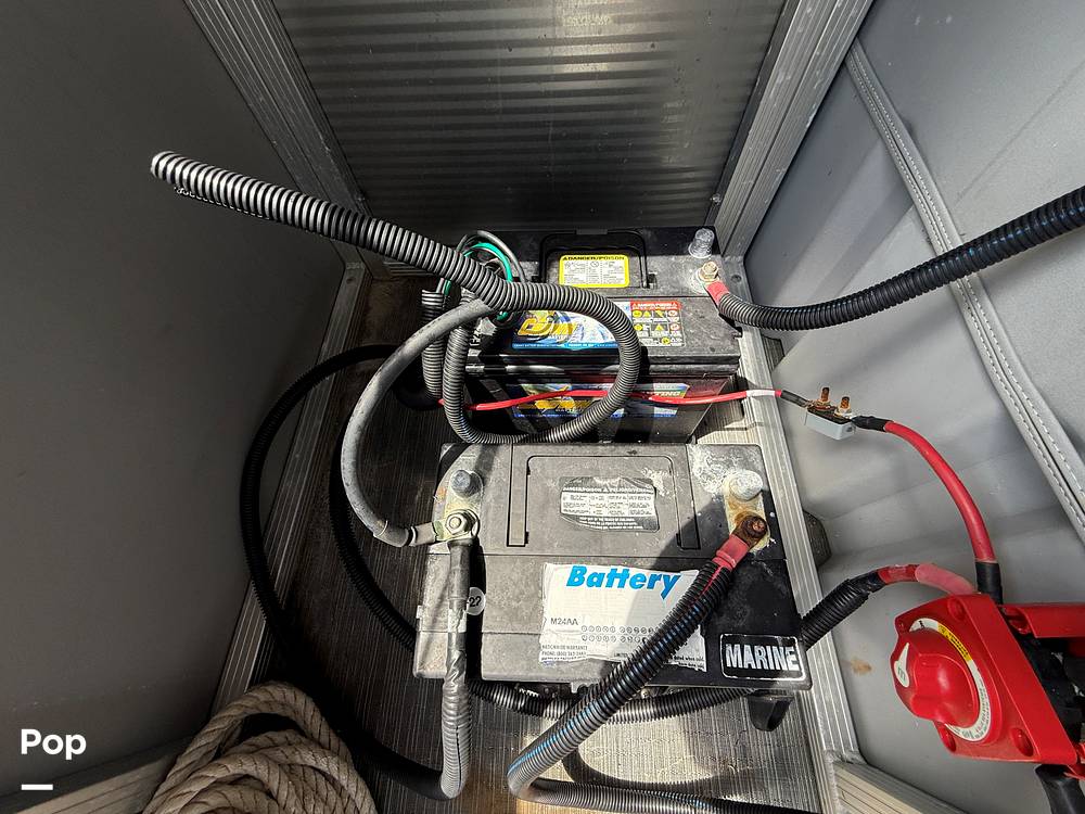 Slide: The Image of Bennington S22 SS Rear Fish 2023 - 15287896