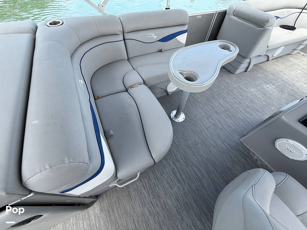 Slide: The Image of Bennington S22 SS Rear Fish 2023 - 15287898