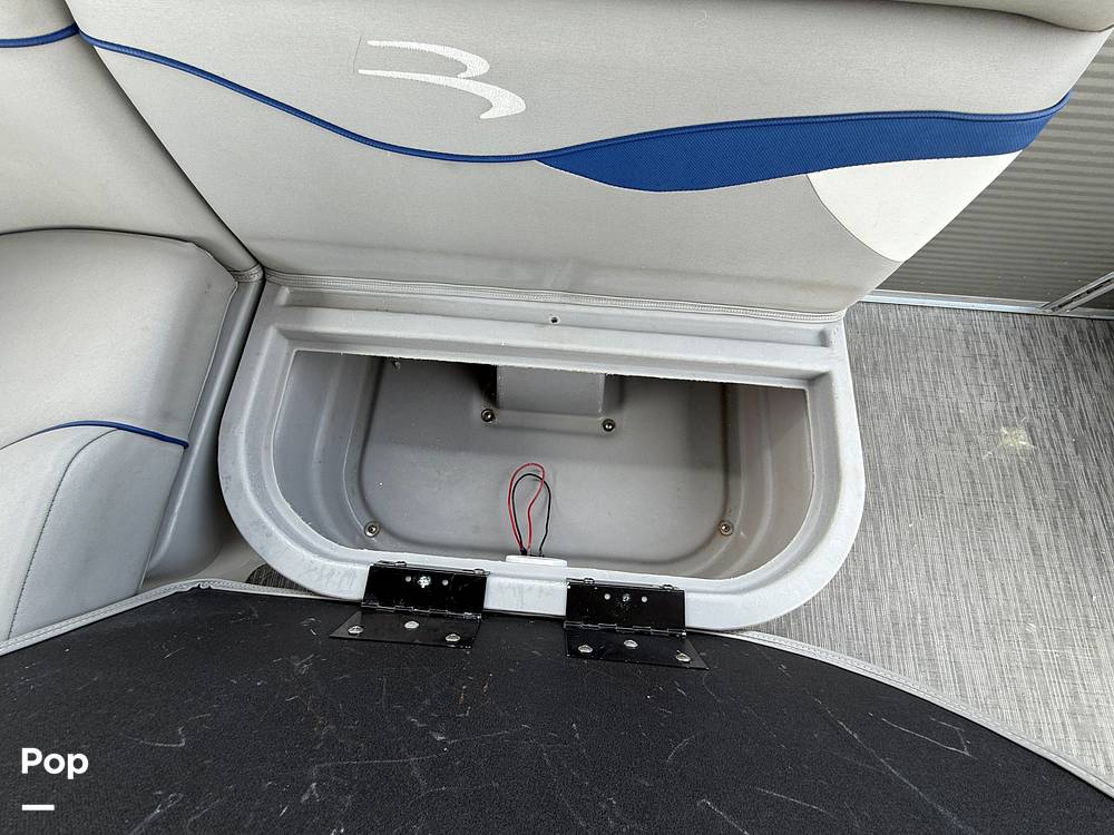 Slide: The Image of Bennington S22 SS Rear Fish 2023 - 15287903