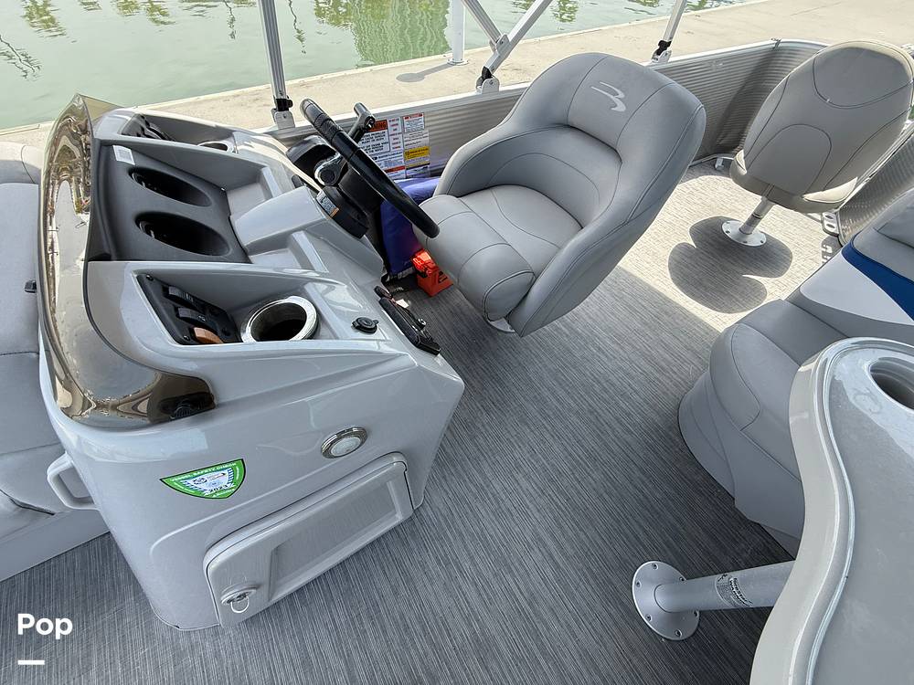 Slide: The Image of Bennington S22 SS Rear Fish 2023 - 15287905