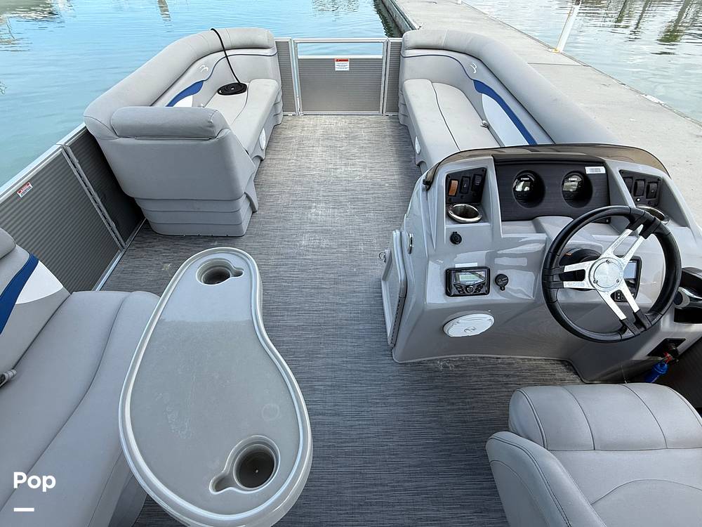 Slide: The Image of Bennington S22 SS Rear Fish 2023 - 15287919