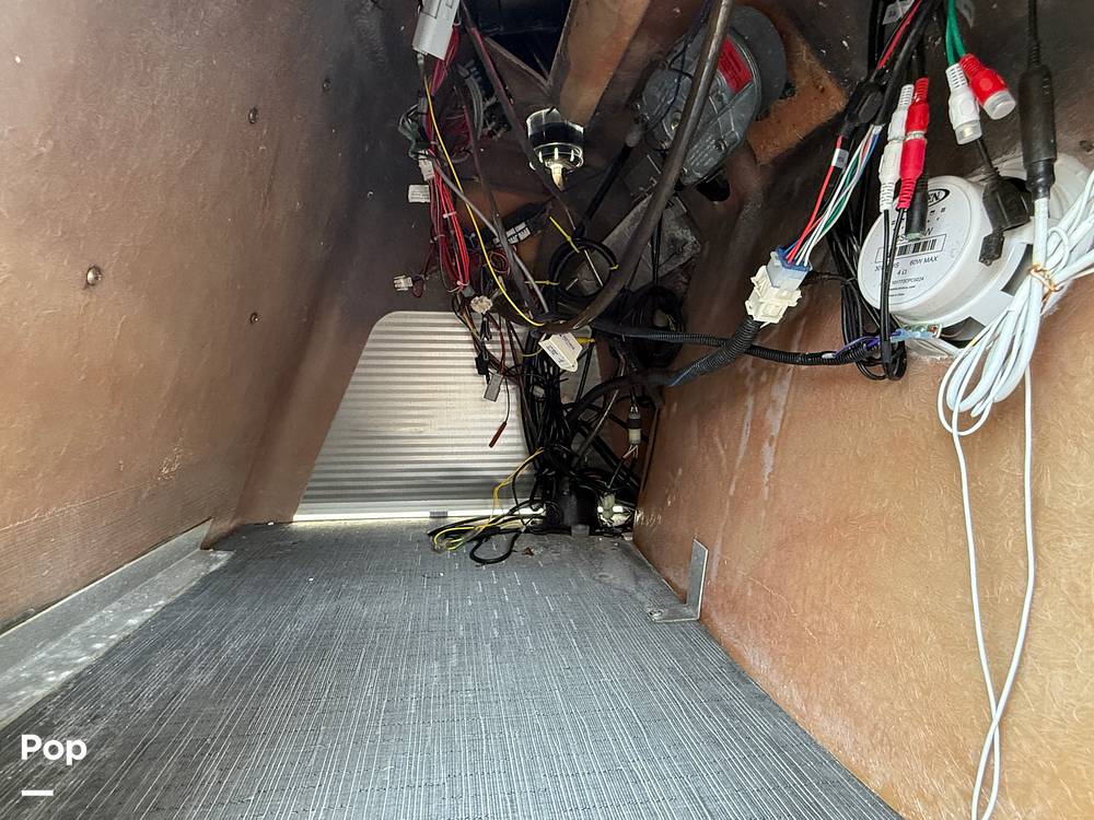 Slide: The Image of Bennington S22 SS Rear Fish 2023 - 15287921