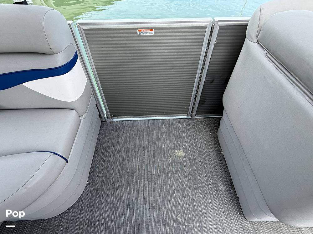 Slide: The Image of Bennington S22 SS Rear Fish 2023 - 15287922