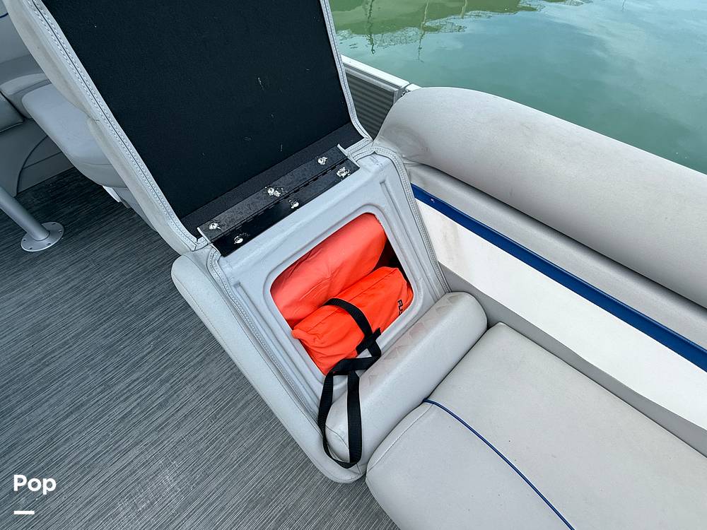 Slide: The Image of Bennington S22 SS Rear Fish 2023 - 15287924