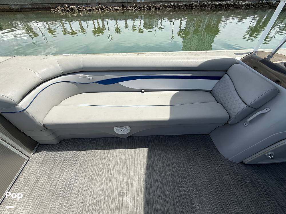 Slide: The Image of Bennington S22 SS Rear Fish 2023 - 15287926