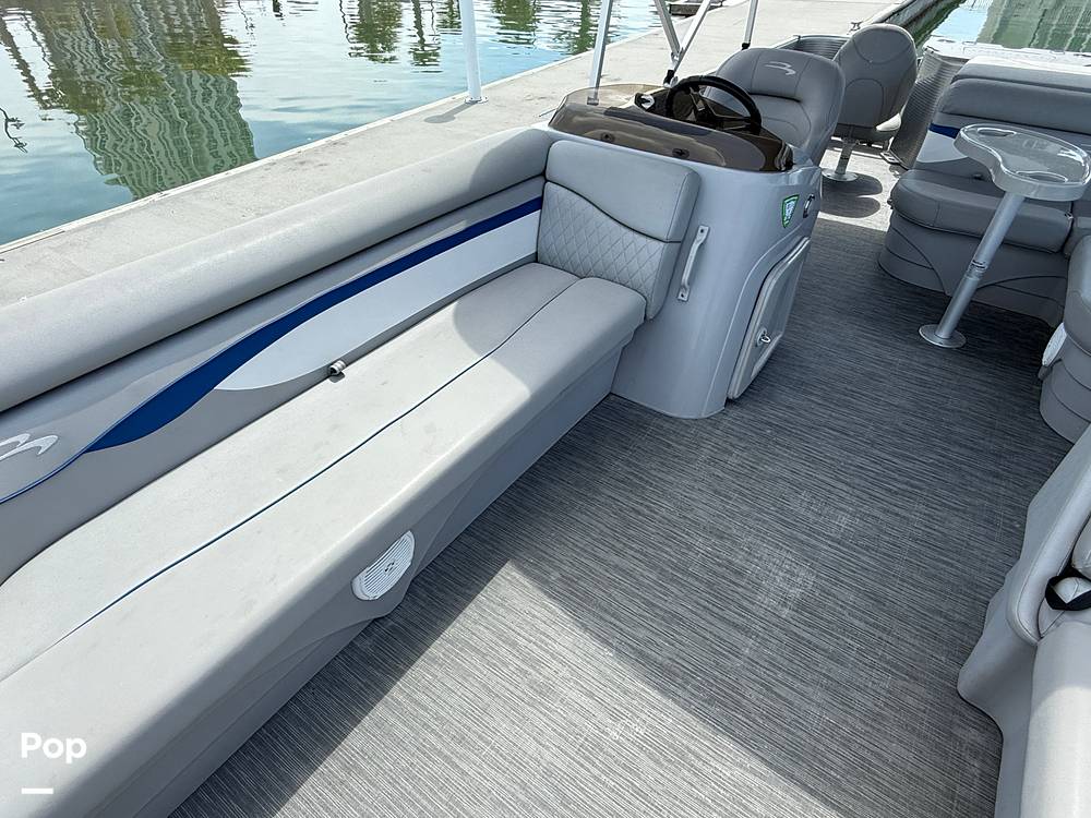 Slide: The Image of Bennington S22 SS Rear Fish 2023 - 15287931