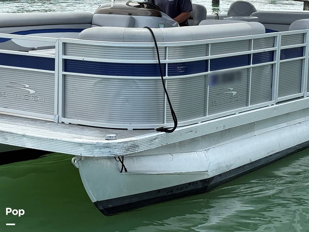 Slide: The Image of Bennington S22 SS Rear Fish 2023 - 15287970