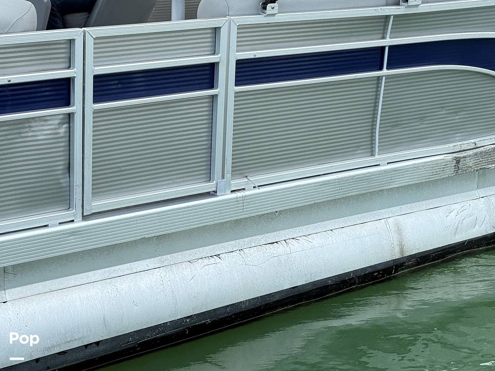 Slide: The Image of Bennington S22 SS Rear Fish 2023 - 15287972