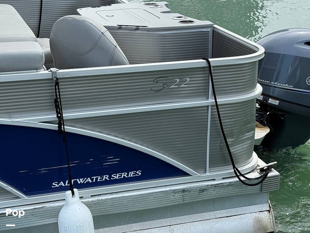 Slide: The Image of Bennington S22 SS Rear Fish 2023 - 15287974