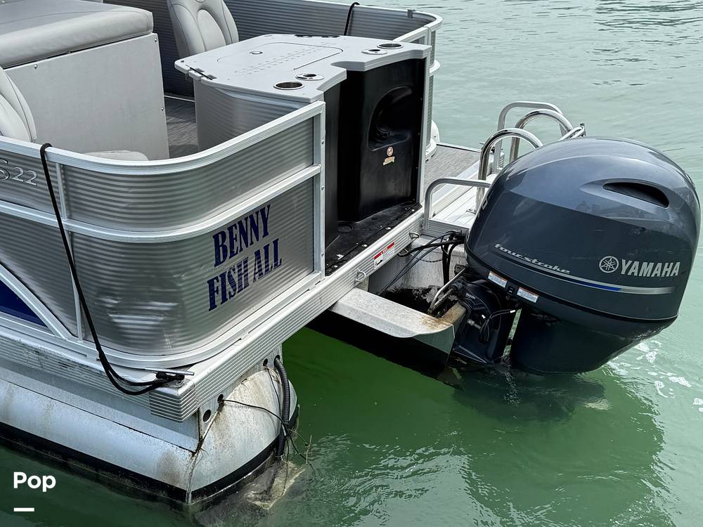 Slide: The Image of Bennington S22 SS Rear Fish 2023 - 15287976