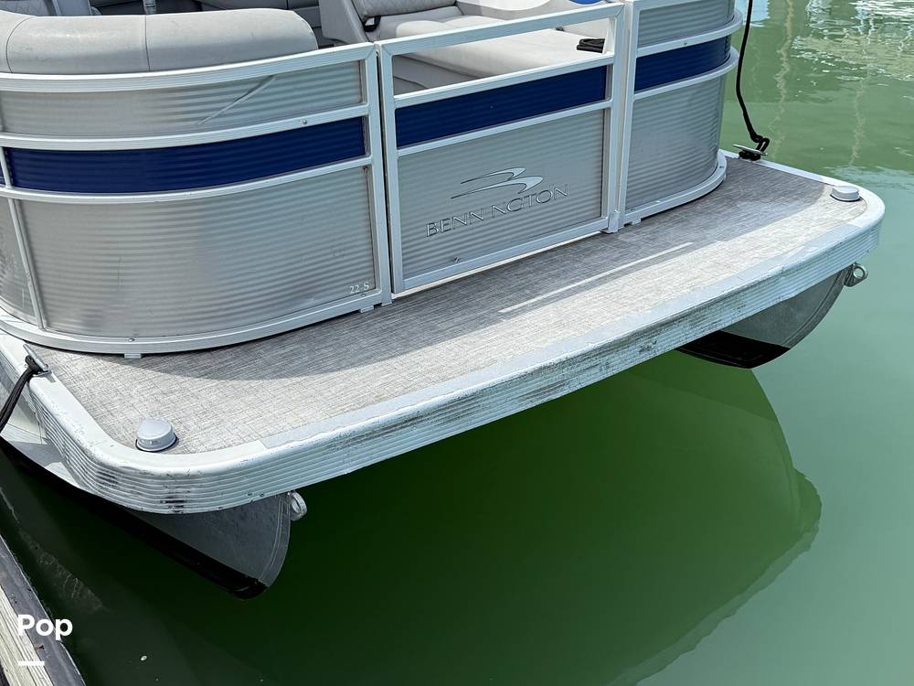 Slide: The Image of Bennington S22 SS Rear Fish 2023 - 15287978