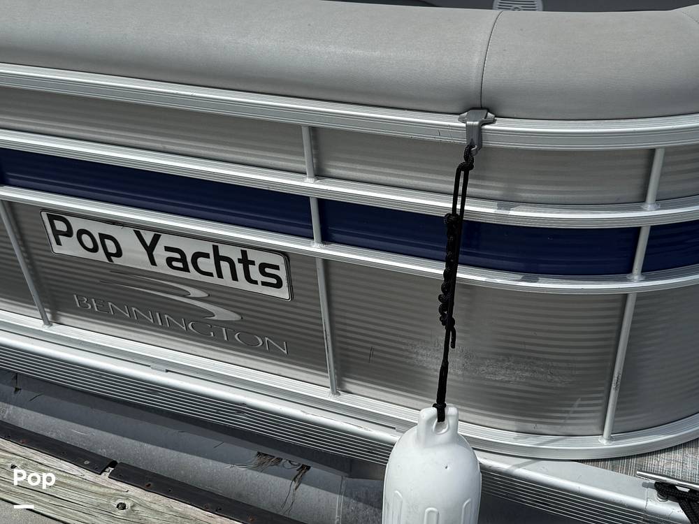 Slide: The Image of Bennington S22 SS Rear Fish 2023 - 15287980