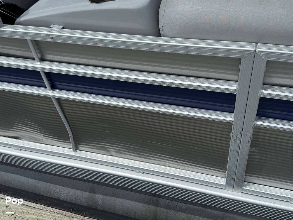 Slide: The Image of Bennington S22 SS Rear Fish 2023 - 15287982