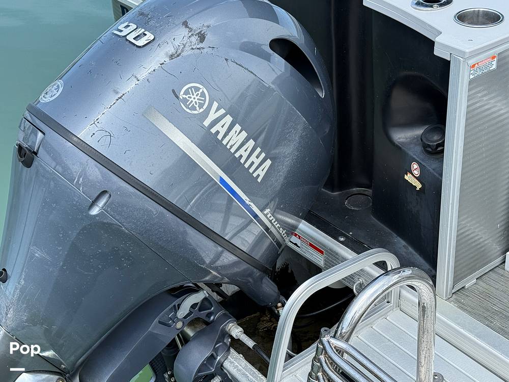 Slide: The Image of Bennington S22 SS Rear Fish 2023 - 15287988