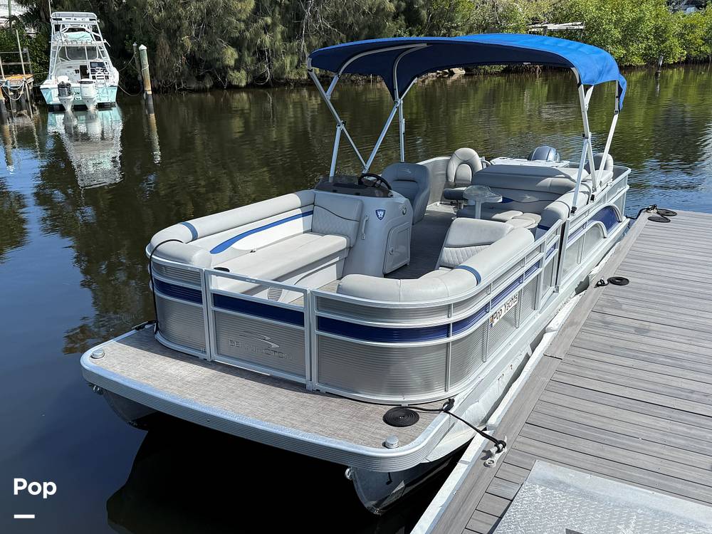 Slide: The Image of Bennington S22 SS Rear Fish 2023 - 15345663