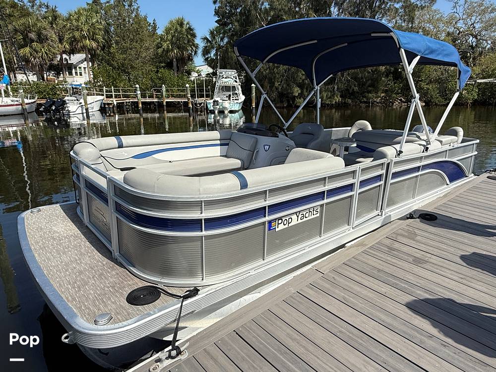 Slide: The Image of Bennington S22 SS Rear Fish 2023 - 15345664