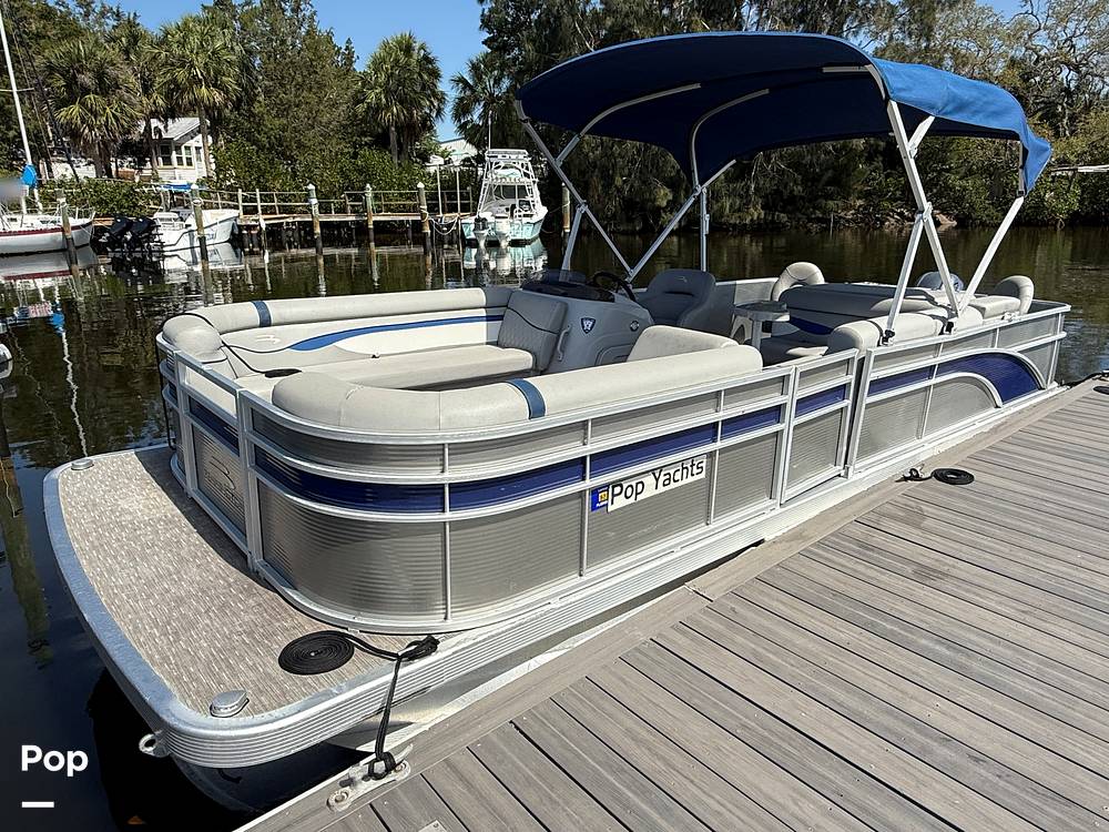 Slide: The Image of Bennington S22 SS Rear Fish 2023 - 15345665