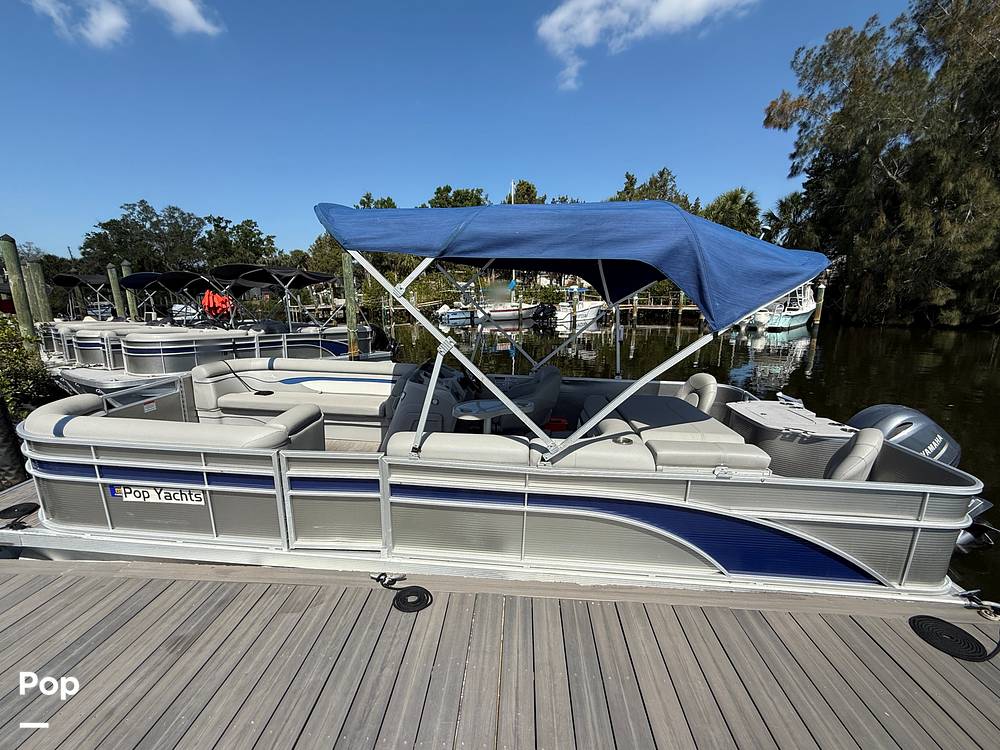 Slide: The Image of Bennington S22 SS Rear Fish 2023 - 15345668