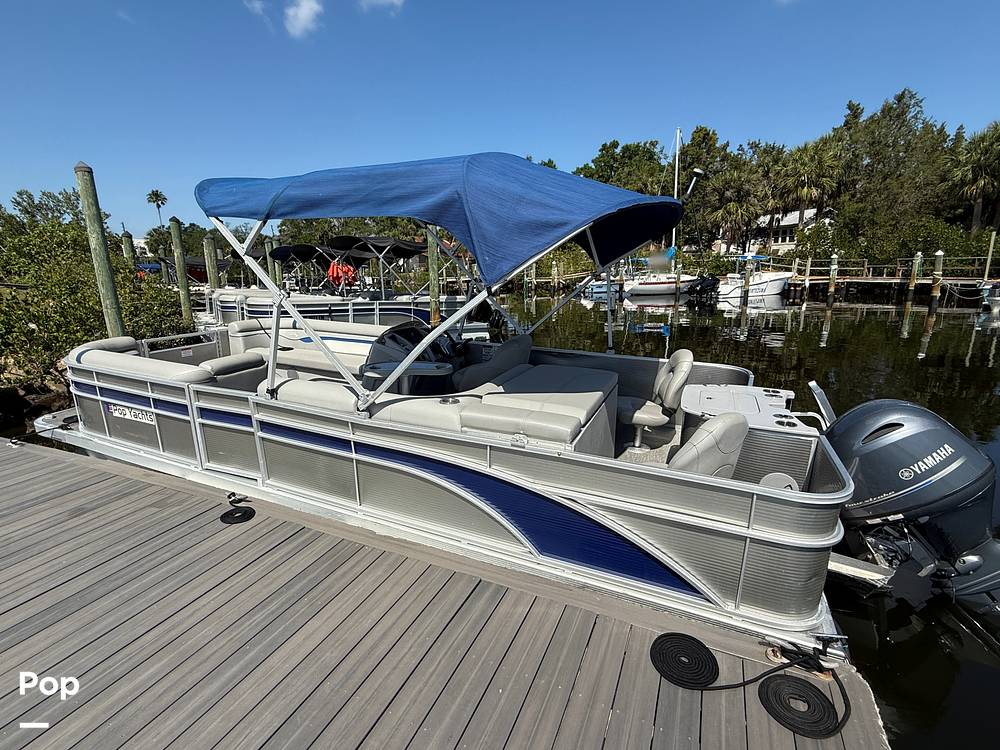 Slide: The Image of Bennington S22 SS Rear Fish 2023 - 15345669