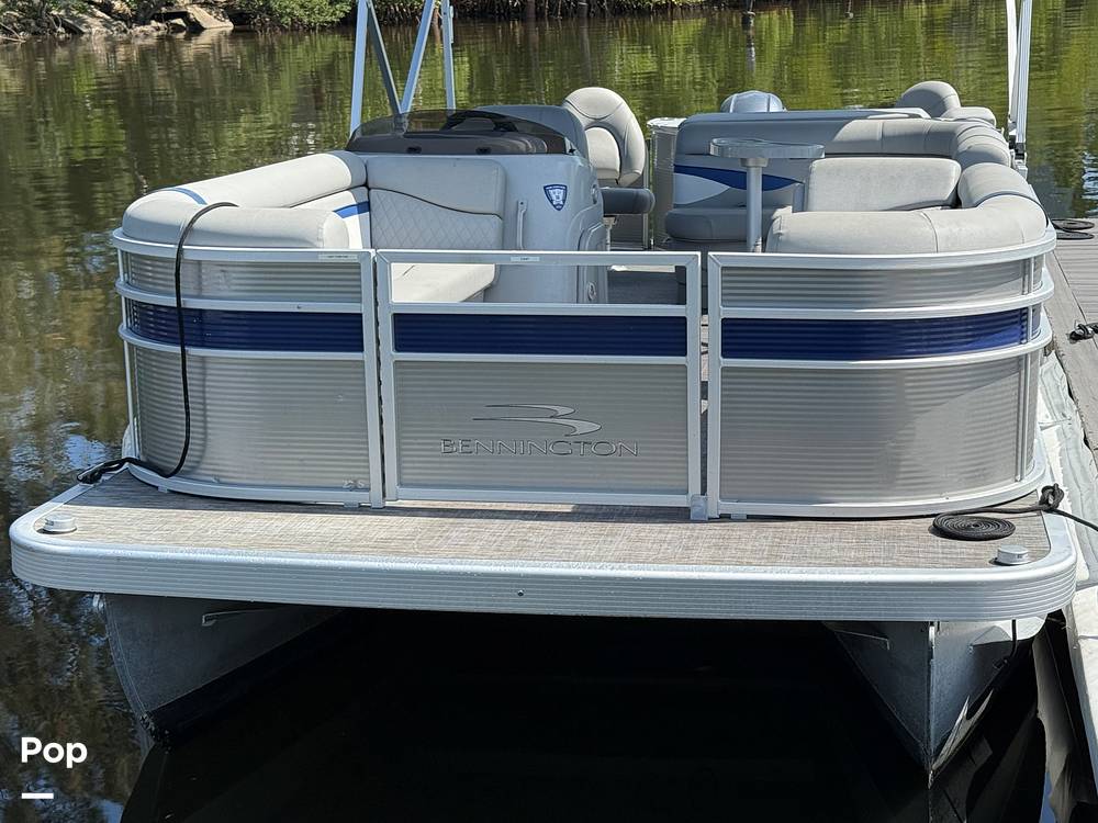 Slide: The Image of Bennington S22 SS Rear Fish 2023 - 15345672