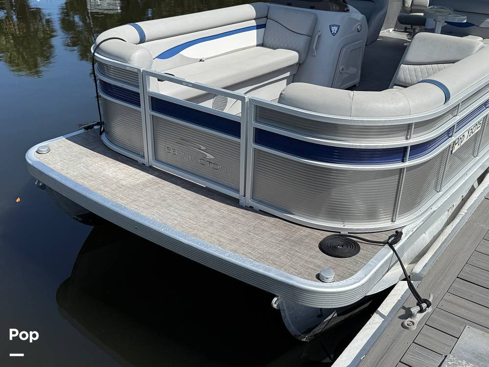 Slide: The Image of Bennington S22 SS Rear Fish 2023 - 15345673