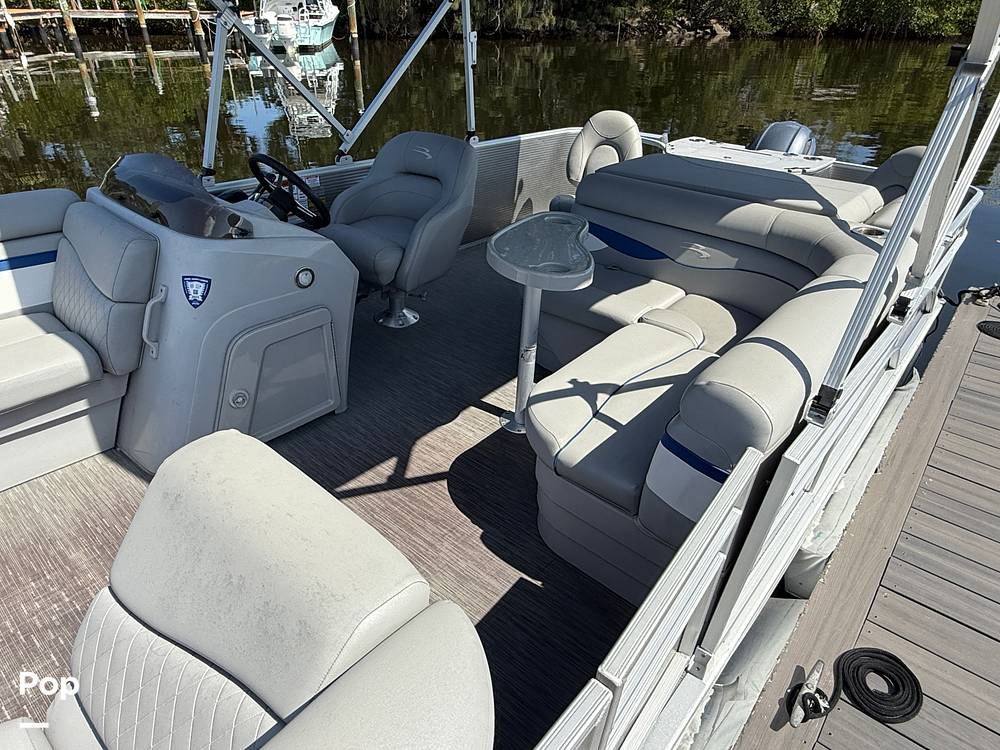 Slide: The Image of Bennington S22 SS Rear Fish 2023 - 15345676