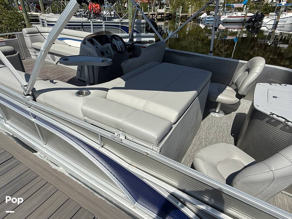 Slide: The Image of Bennington S22 SS Rear Fish 2023 - 15345677