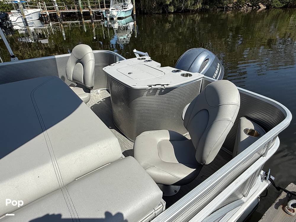 Slide: The Image of Bennington S22 SS Rear Fish 2023 - 15345678