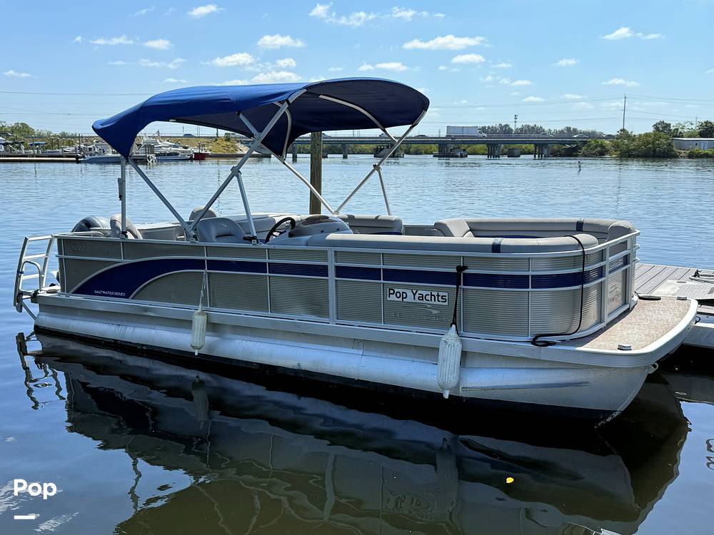 Slide: The Image of Bennington S22 SS Rear Fish 2023 - 15345683