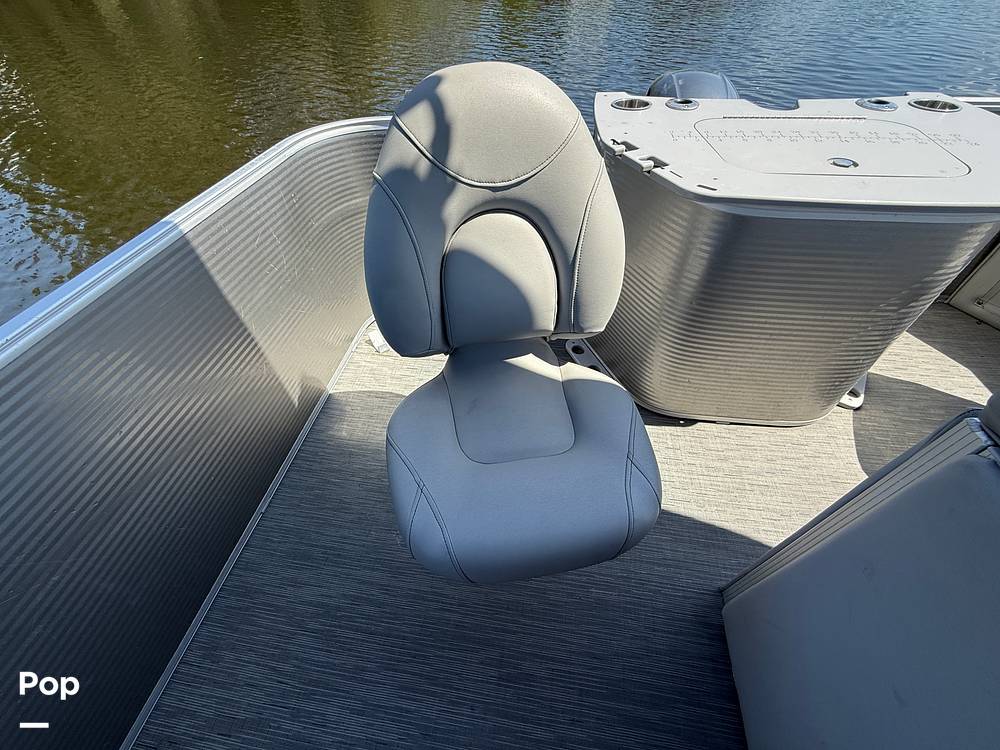 Slide: The Image of Bennington S22 SS Rear Fish 2023 - 15345691