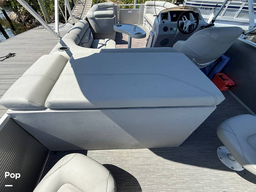 Slide: The Image of Bennington S22 SS Rear Fish 2023 - 15345692