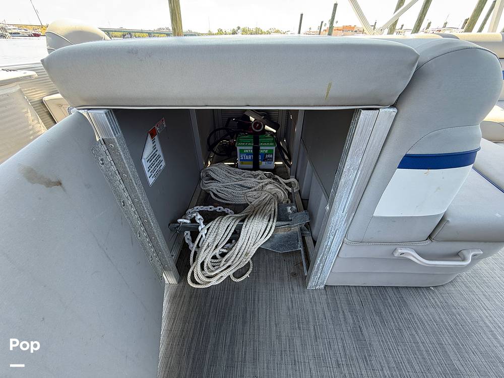 Slide: The Image of Bennington S22 SS Rear Fish 2023 - 15345693