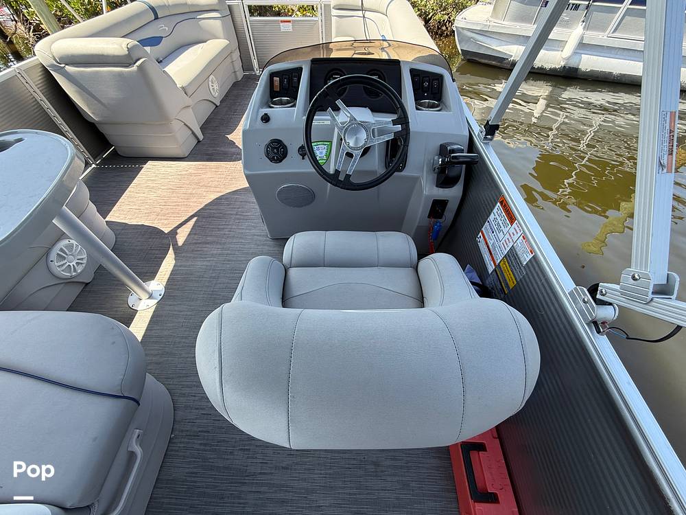 Slide: The Image of Bennington S22 SS Rear Fish 2023 - 15345697