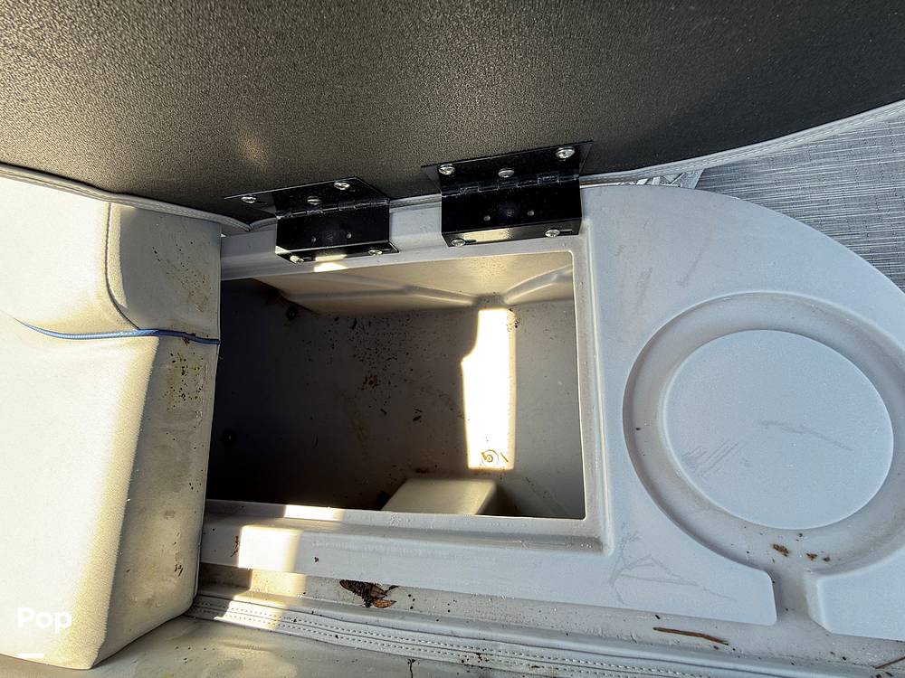 Slide: The Image of Bennington S22 SS Rear Fish 2023 - 15345700