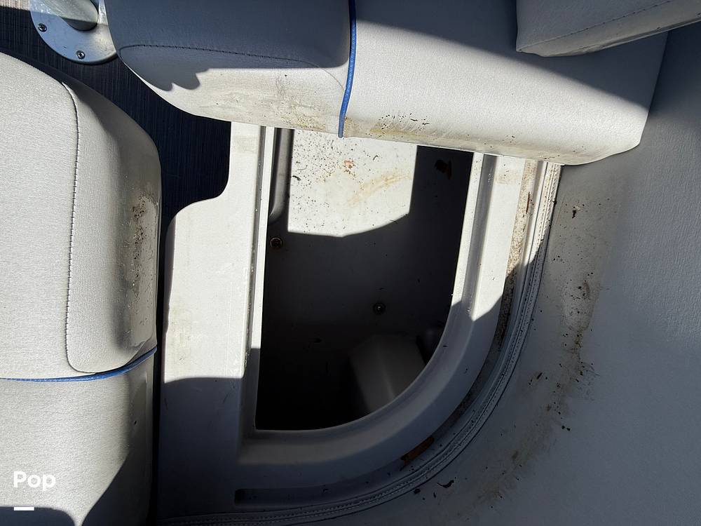 Slide: The Image of Bennington S22 SS Rear Fish 2023 - 15345701