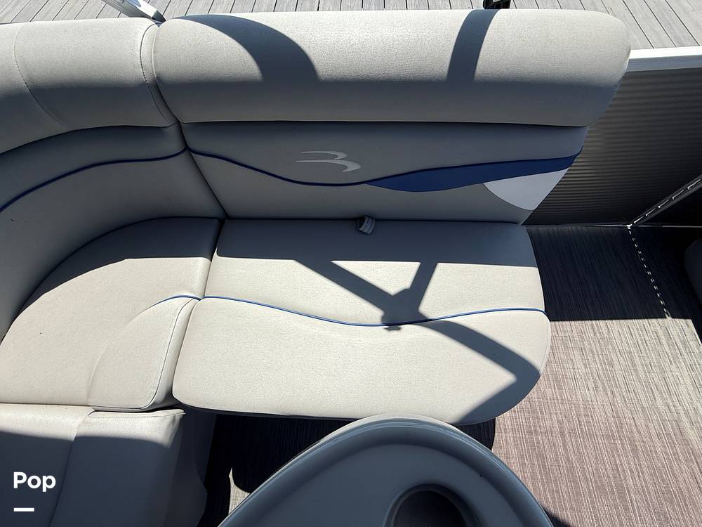 Slide: The Image of Bennington S22 SS Rear Fish 2023 - 15345702